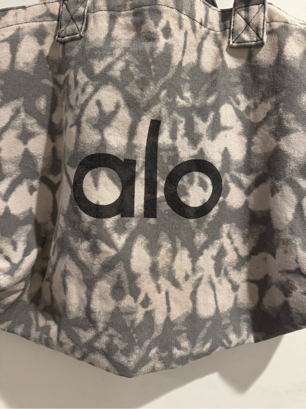 ALO Yoga Large Tote Bag Gray Tie Dye Canvas Gym Travel Carry On Shopper NWT - Picture 2 of 6